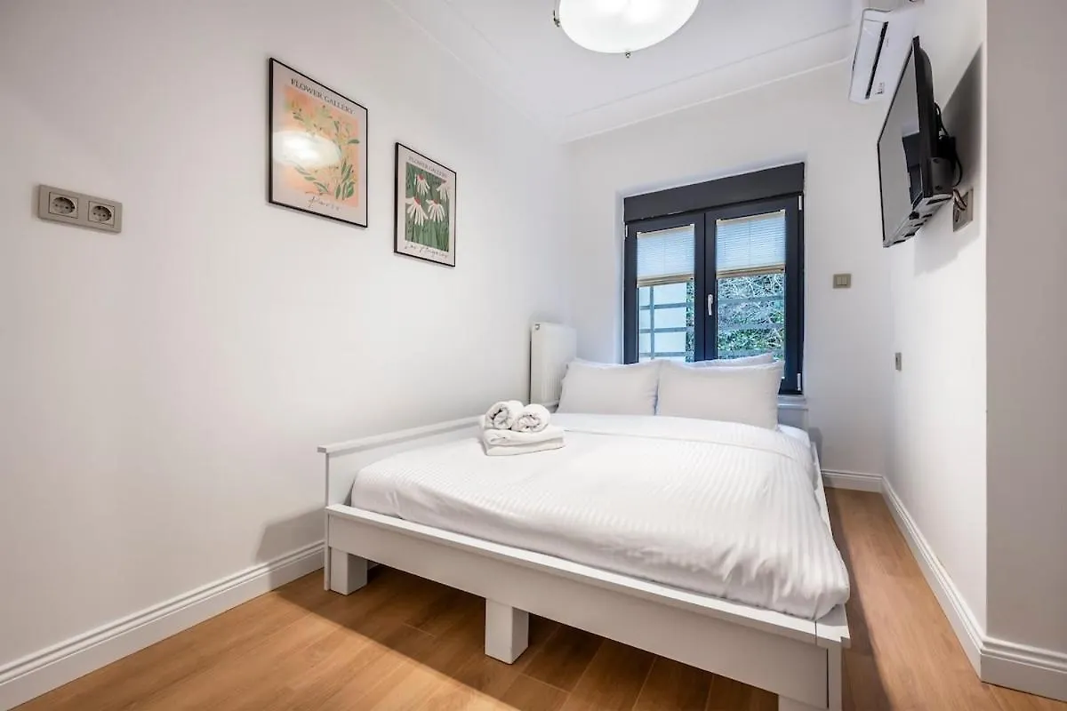 A Pleasant Stay In The Center Of Cihangir Istanbul Apartment